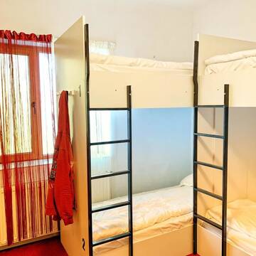 Фотографии Хостелы Golden Hostel Borș г. Орадя (Румыния) №5 Фото Хостелы Golden Hostel Borș г. Орадя 5