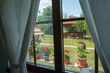 Фотографии Проживание в семье Courtyard Studio г. Орадя (Румыния) №1 Фото Проживание в семье Courtyard Studio г. Орадя 1