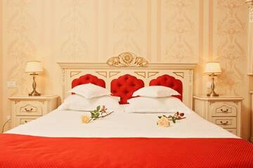 Фото номера Двухместный номер с 1 кроватью и балконом Отель Astoria Grand Hotel г. Орадя 3