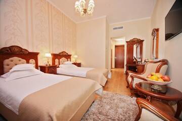 Фото номера Двухместный номер с 2 отдельными кроватями Отель Astoria Grand Hotel г. Орадя 4