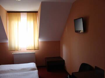 Фото номера Двухместный номер с 1 кроватью или 2 отдельными кроватями Отель Hotel Lan г. Орадя 17
