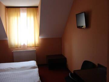 Фото номера Двухместный номер с 1 кроватью или 2 отдельными кроватями Отель Hotel Lan г. Орадя 32