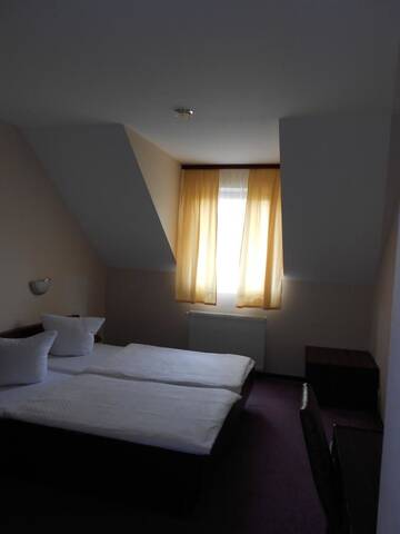 Фото номера Двухместный номер с 1 кроватью или 2 отдельными кроватями Отель Hotel Lan г. Орадя 2