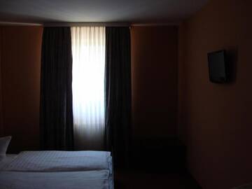 Фото номера Двухместный номер с 1 кроватью или 2 отдельными кроватями Отель Hotel Lan г. Орадя 38