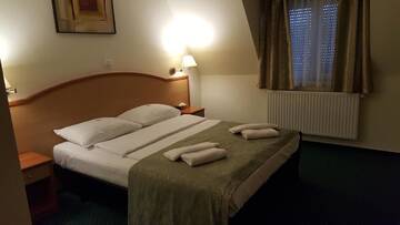Фото номера Двухместный номер с 1 кроватью Отель Hotel Melody г. Орадя 4