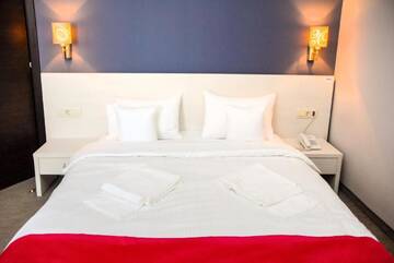 Фото номера Стандартный двухместный номер с 1 кроватью Отель Caro Boutique Hotel г. Орадя 3