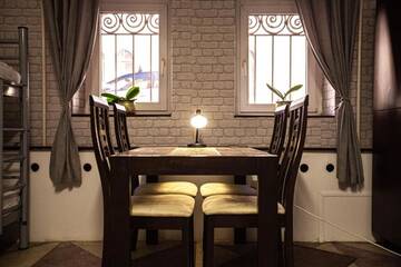 Фото номера Кровать в общем 6-местном номере Хостелы Oradea Central Hostel г. Орадя 8