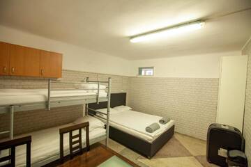 Фото номера Стандартный двухместный номер с 1 кроватью Хостелы Oradea Central Hostel г. Орадя 4