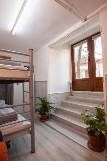Фото номера Односпальная кровать в общем номере Хостелы Oradea Central Hostel г. Орадя 2