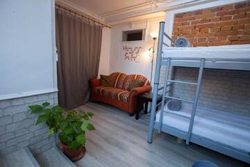 Фото номера Односпальная кровать в общем номере Хостелы Oradea Central Hostel г. Орадя 3