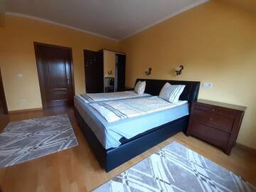 Фото номера Улучшенный номер с кроватью размера «king-size» Гостевой дом Alexia Rooms г. Орадя 4