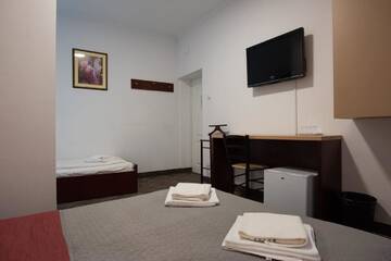 Фото номера Трехместный номер Отель Carnival City Hotel Oradea г. Орадя 9