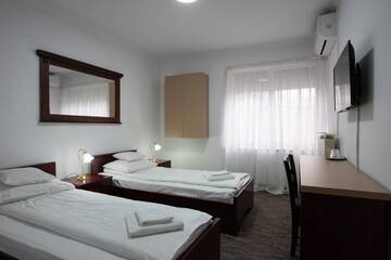 Фото номера Стандартный двухместный номер с 2 отдельными кроватями Отель Carnival City Hotel Oradea г. Орадя 7