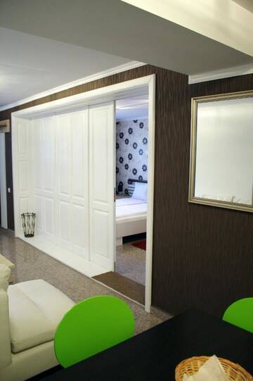 Фото номера Номер-студио Делюкс с кроватью размера &quot;king-size&quot; Отель RHC Royal Hotel г. Орадя 11