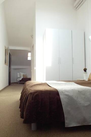 Фото номера Attic Classic Triple Room Отель RHC Royal Hotel г. Орадя 4