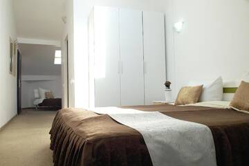Фото номера Attic Classic Triple Room Отель RHC Royal Hotel г. Орадя 3