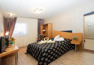 Фото номера Люкс (для 4 взрослых) Отель Iris Hotel г. Орадя 3