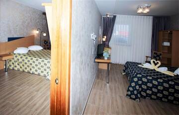 Фото номера Люкс (для 4 взрослых) Отель Iris Hotel г. Орадя 5