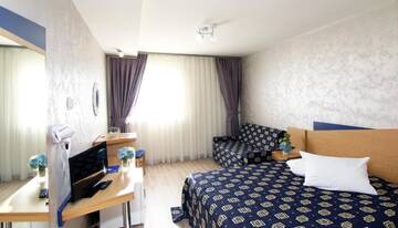 Фотографии Отель Iris Hotel г. Орадя (Румыния) №2 Фото Отель Iris Hotel г. Орадя 2
