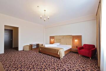 Фото номера Улучшенный двухместный номер с 1 кроватью Отель Hotel Impero г. Орадя 3