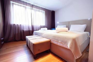 Фото номера Стандартные апартаменты (для 3 взрослых) Апарт-отели Living In Aparthotel г. Орадя 5