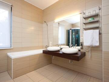 Фото номера Апартаменты бизнес-класса Апарт-отели Living In Aparthotel г. Орадя 4