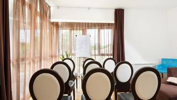 Фото номера Апартаменты бизнес-класса Апарт-отели Living In Aparthotel г. Орадя 8