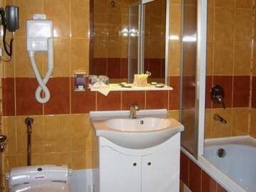 Фото номера Двухместный номер с 1 кроватью или 2 отдельными кроватями Отель Hotel Transit г. Орадя 11
