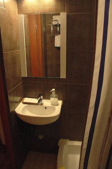 Фото номера Трехместный номер эконом-класса Гостевой дом Avalon Rooms г. Орадя 4
